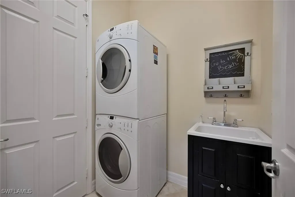 6610 Monterey Point Naples FL 34105