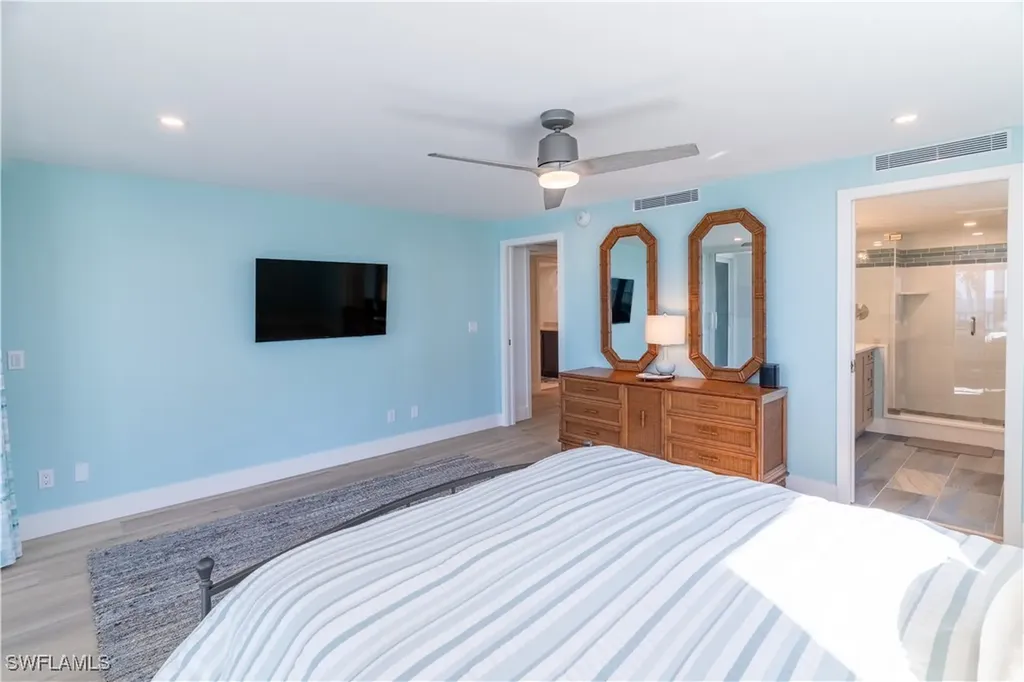 10691 Gulf Shore Drive Naples FL 34108