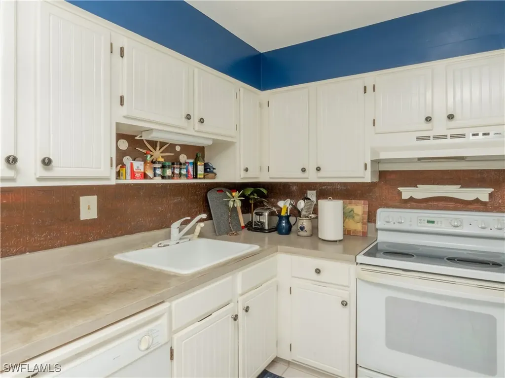 1532 Mainsail Drive Naples FL 34114