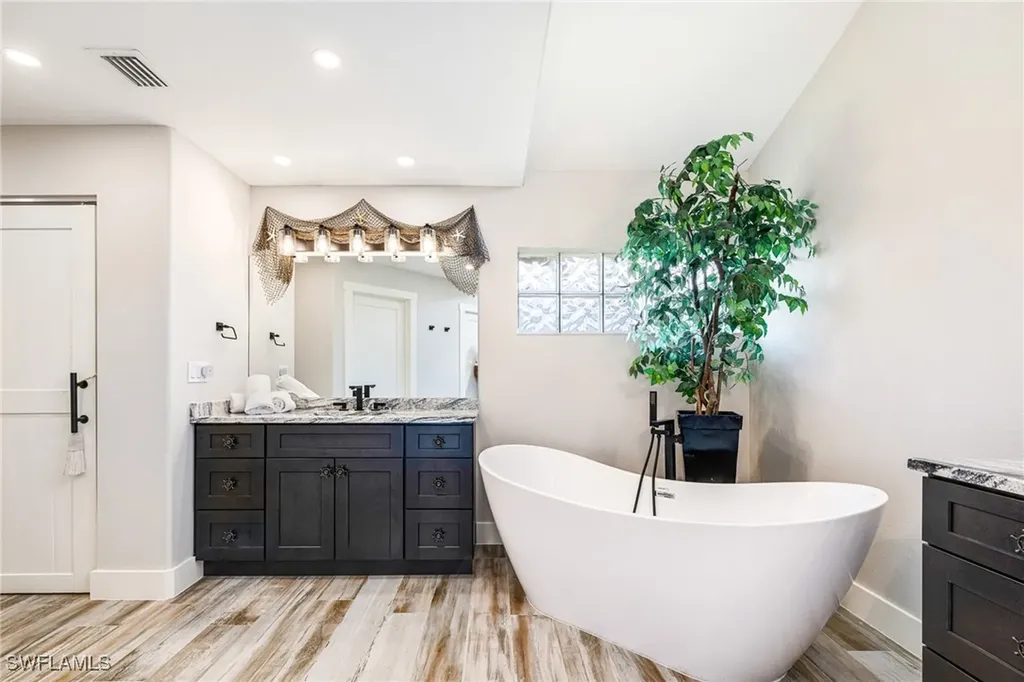 1911 SE 32nd Terrace Cape Coral FL 33904