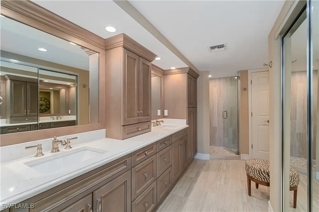 205 Park Shore Drive Naples FL 34103