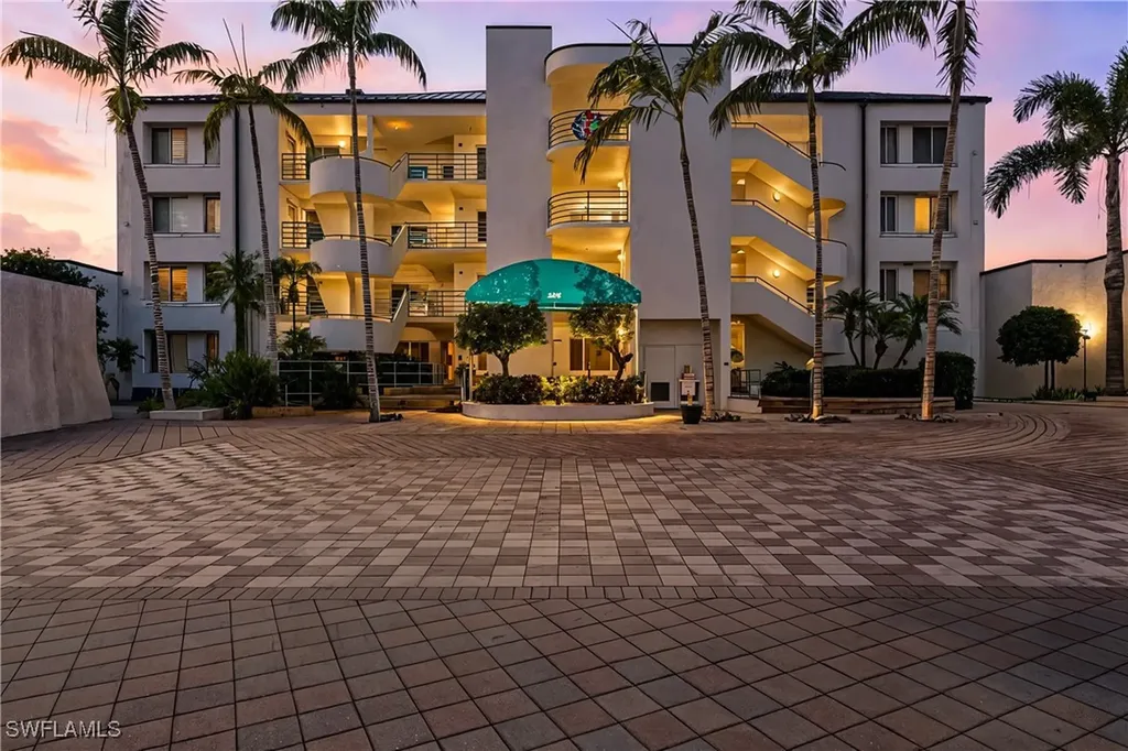 205 Park Shore Drive Naples FL 34103