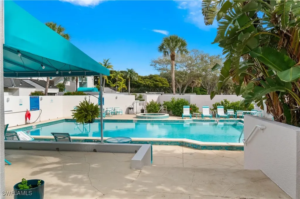 205 Park Shore Drive Naples FL 34103