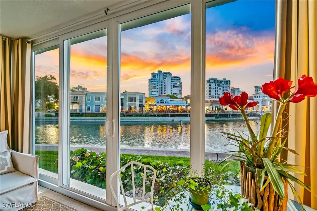 205 Park Shore Drive Naples FL 34103