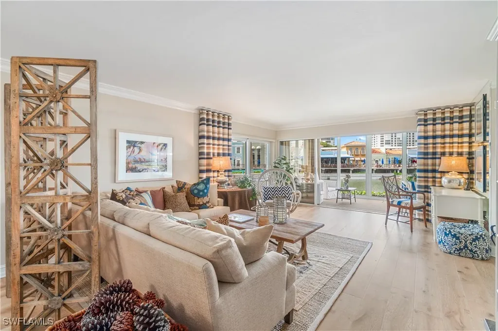 205 Park Shore Drive Naples FL 34103