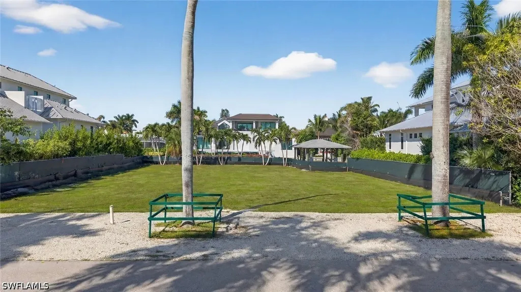 601 17th Avenue S Naples FL 34102