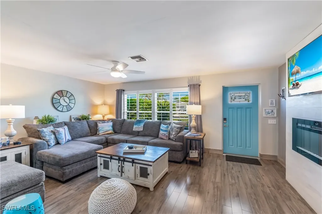 564 109th Avenue N Naples FL 34108