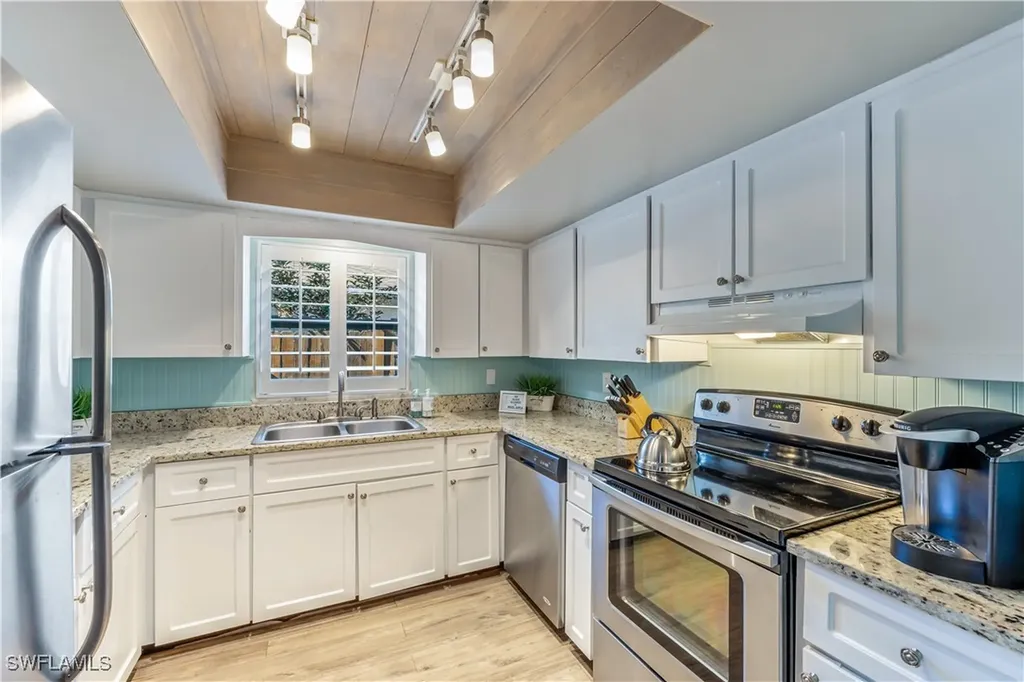 564 109th Avenue N Naples FL 34108