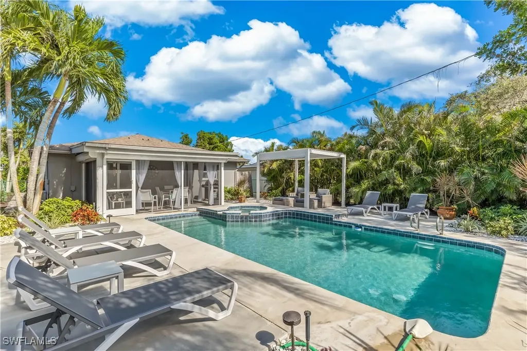 564 109th Avenue N Naples FL 34108