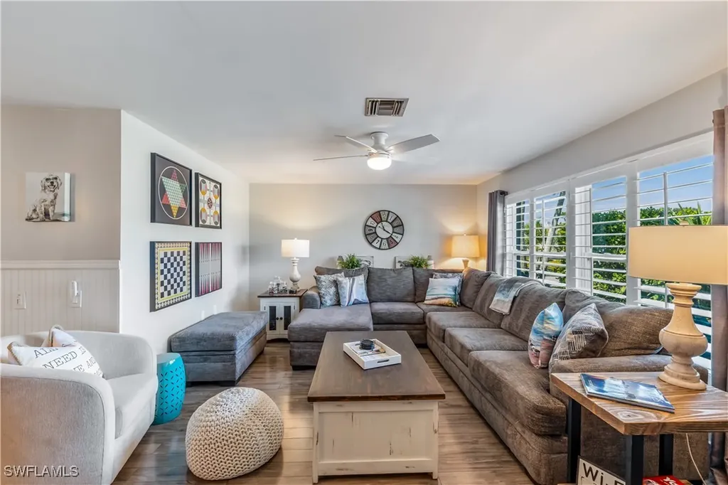 564 109th Avenue N Naples FL 34108