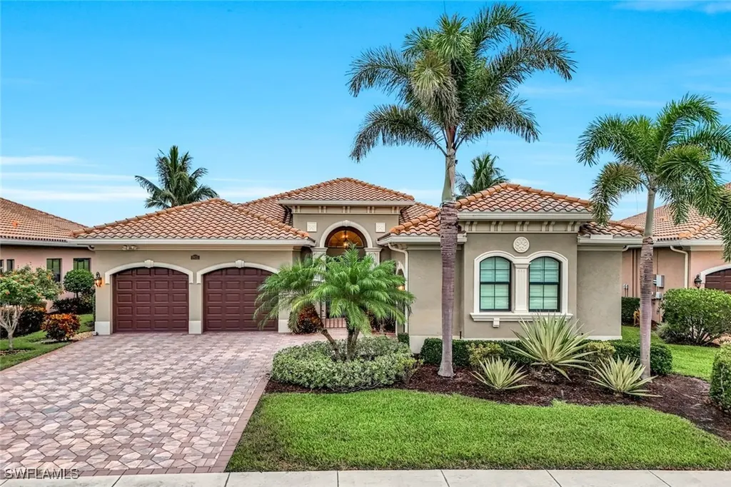 Naples FL, 2975 Cinnamon Bay Circle