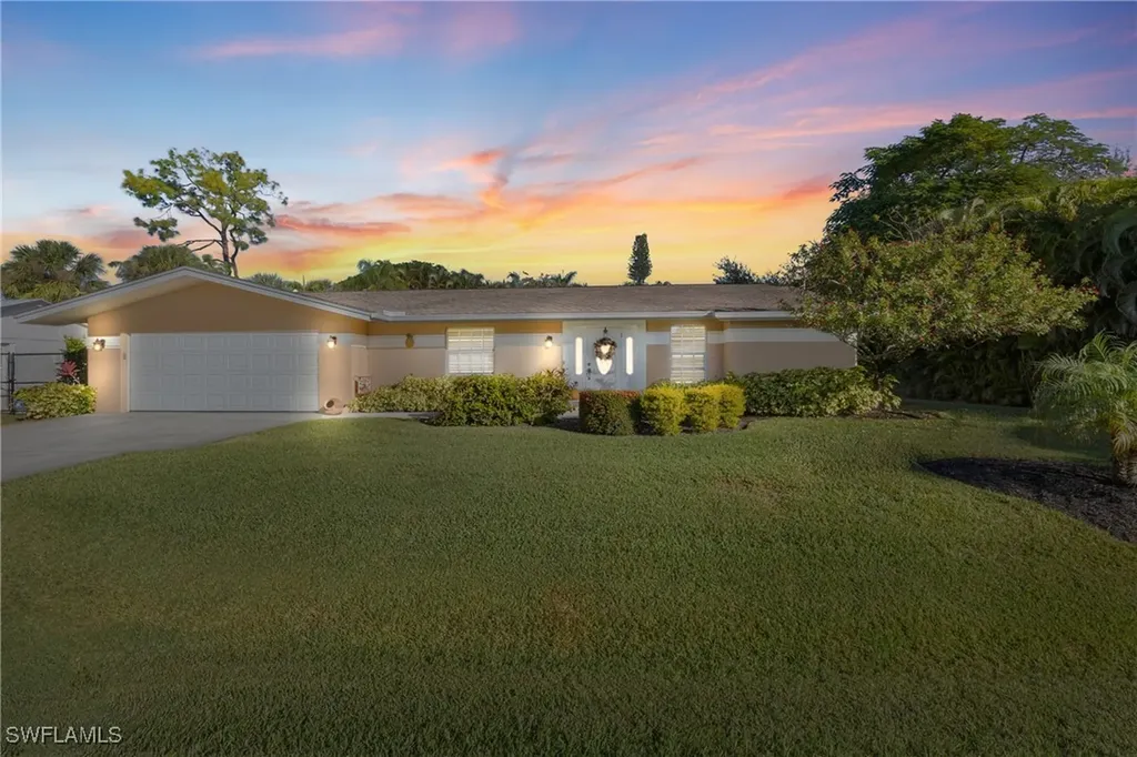 2569 Outrigger Lane Naples FL 34104