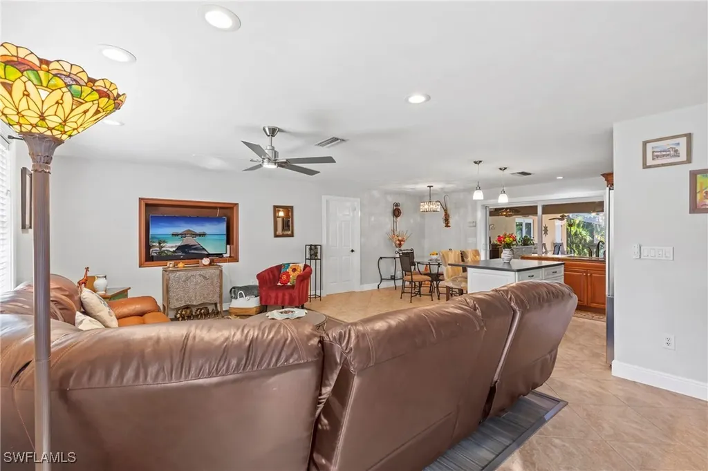 2569 Outrigger Lane Naples FL 34104