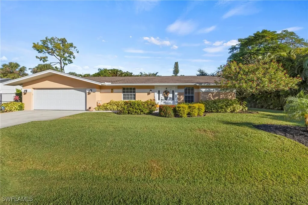 2569 Outrigger Lane Naples FL 34104