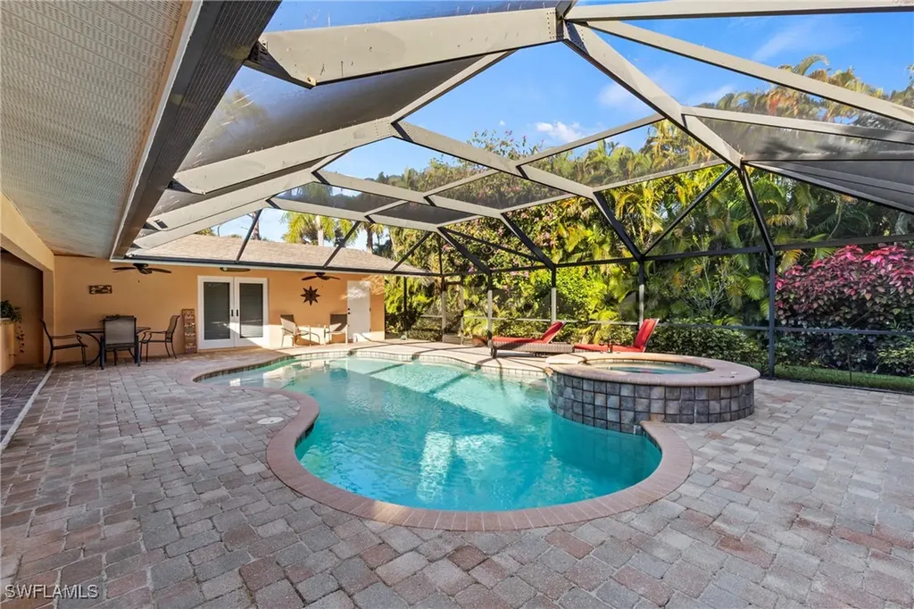 2569 Outrigger Lane Naples FL 34104
