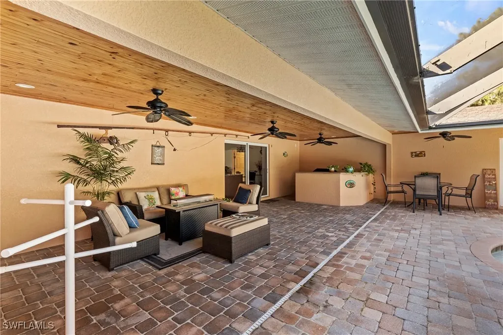 2569 Outrigger Lane Naples FL 34104