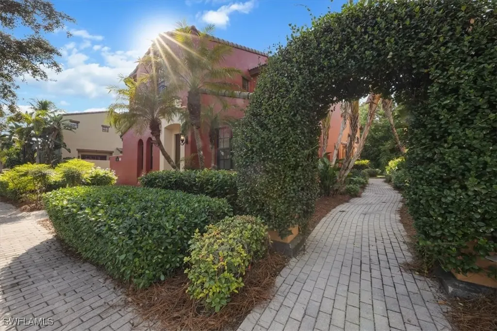 9111 Chula Vista Street Naples FL 34113