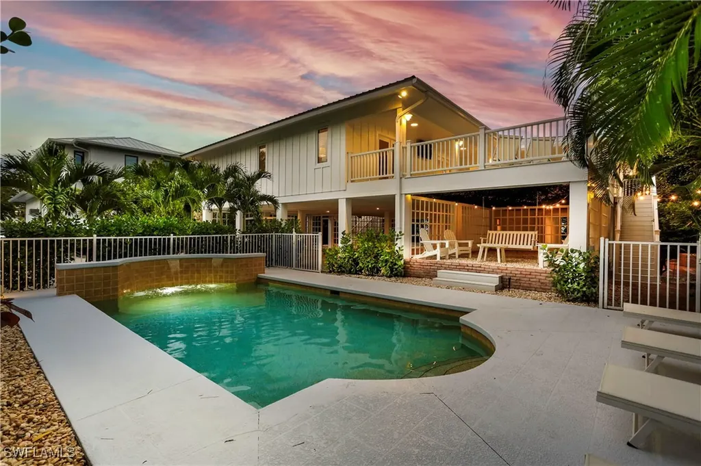 370 6th Avenue S Naples FL 34102