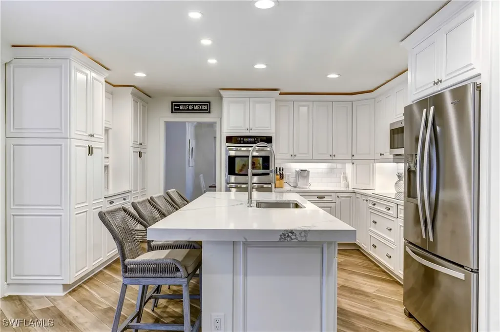370 6th Avenue S Naples FL 34102