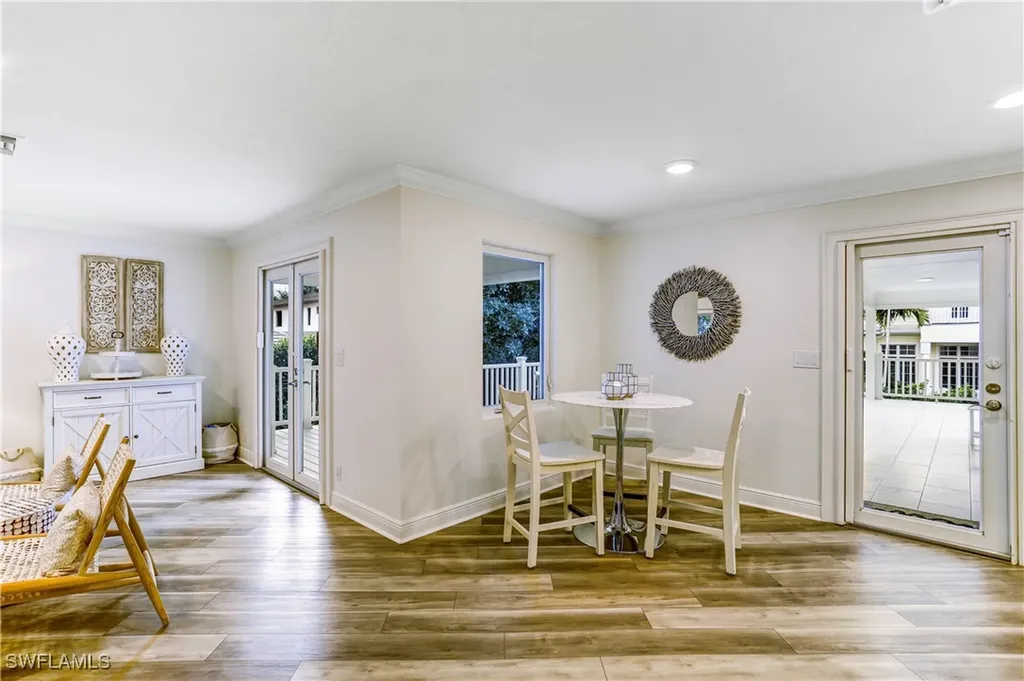 370 6th Avenue S Naples FL 34102