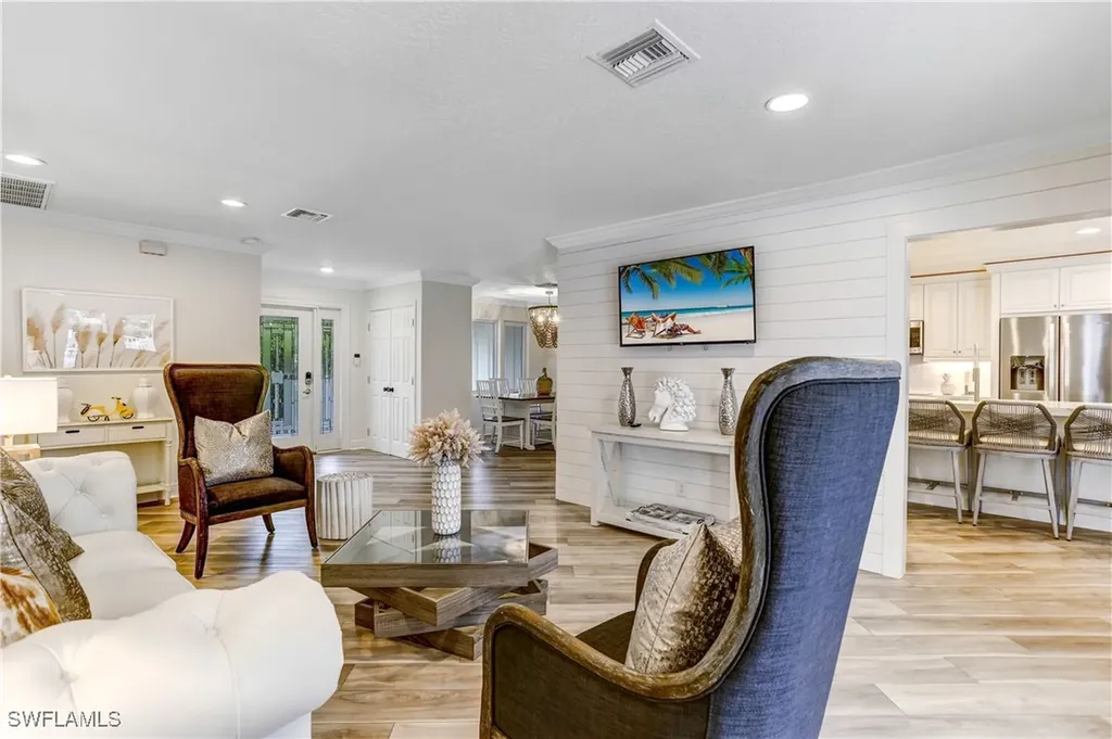 370 6th Avenue S Naples FL 34102