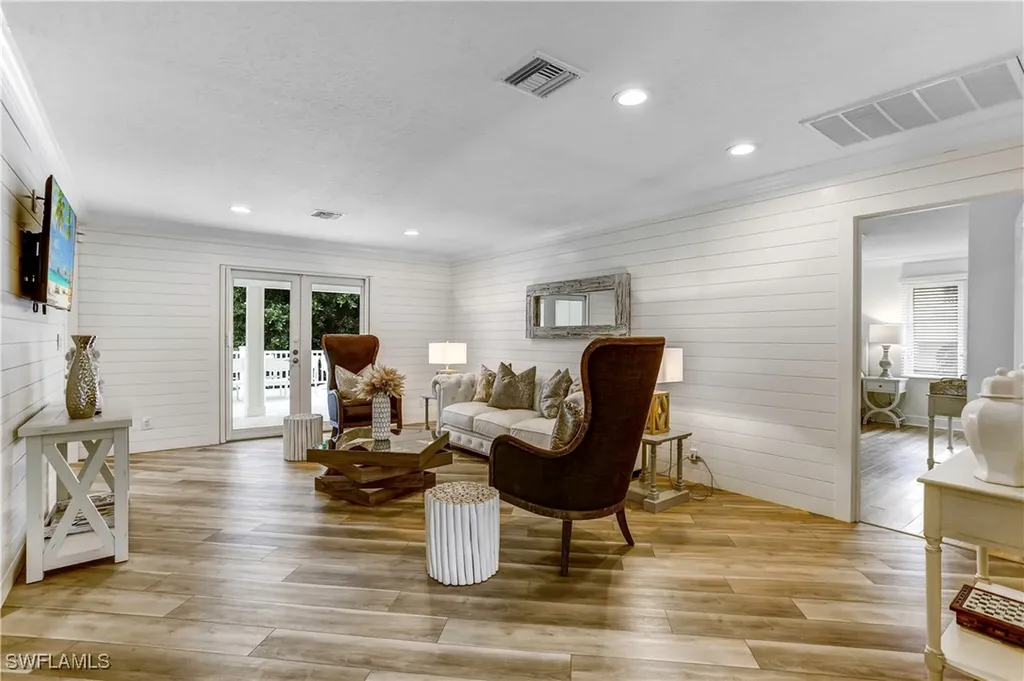 370 6th Avenue S Naples FL 34102