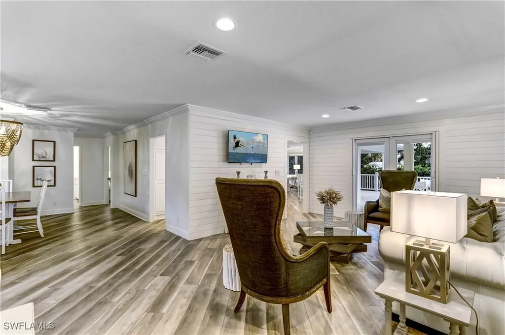 370 6th Avenue S Naples FL 34102