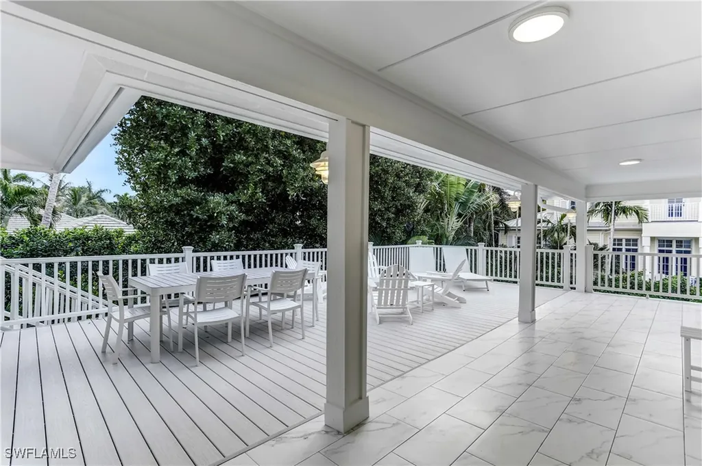 370 6th Avenue S Naples FL 34102