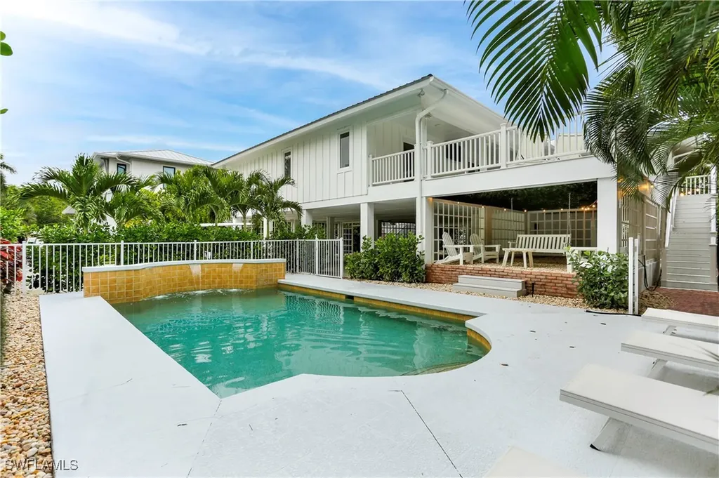 370 6th Avenue S Naples FL 34102