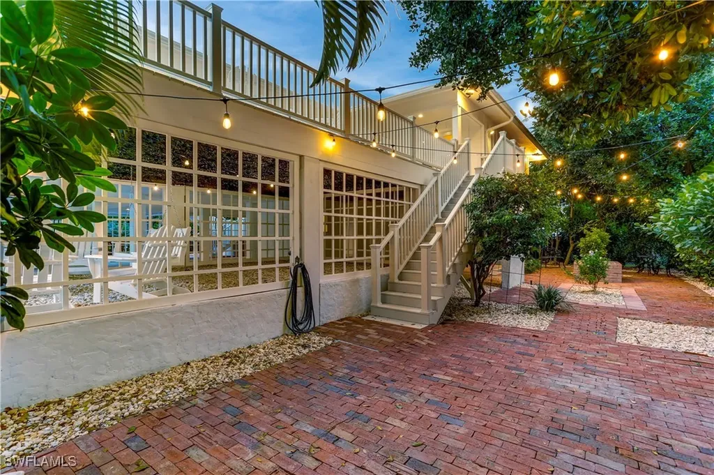 370 6th Avenue S Naples FL 34102