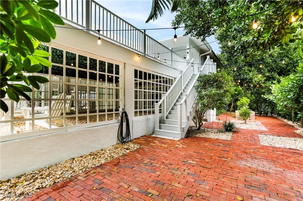 370 6th Avenue S Naples FL 34102