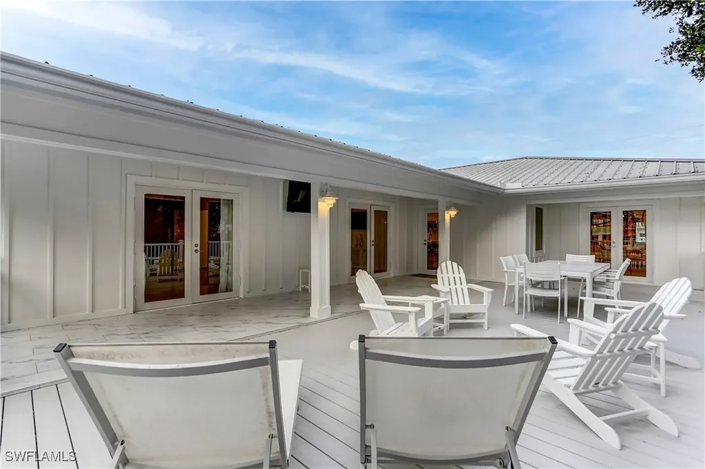 370 6th Avenue S Naples FL 34102