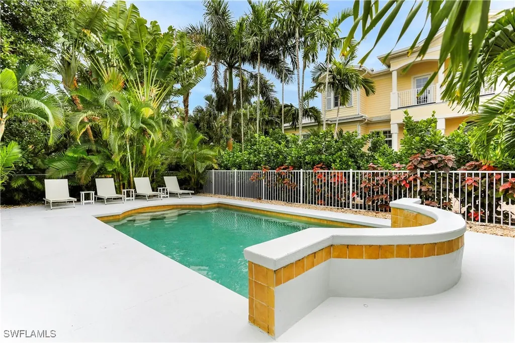 370 6th Avenue S Naples FL 34102