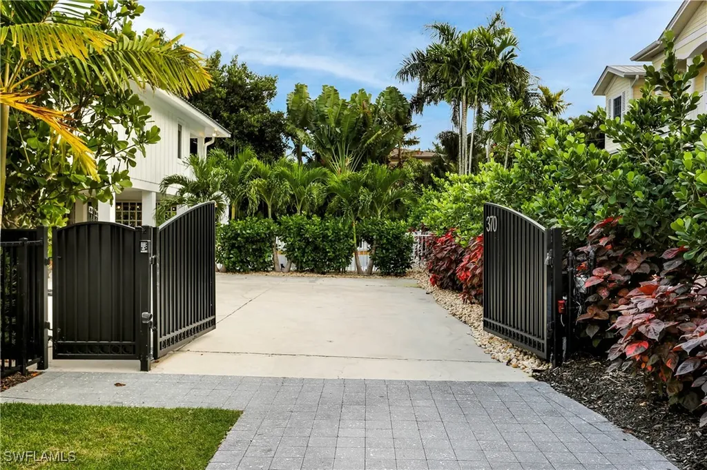370 6th Avenue S Naples FL 34102