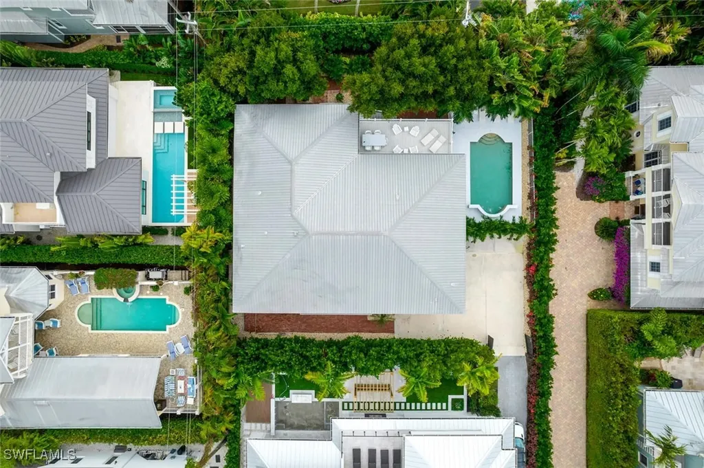370 6th Avenue S Naples FL 34102