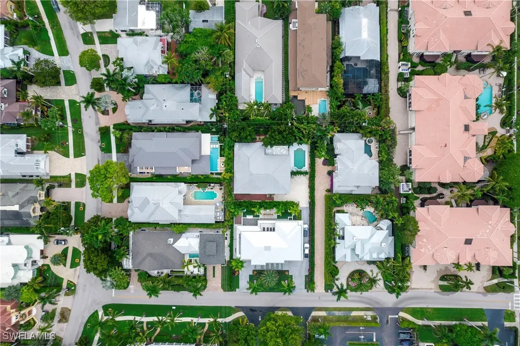 370 6th Avenue S Naples FL 34102