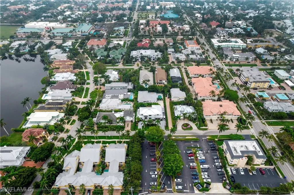 370 6th Avenue S Naples FL 34102