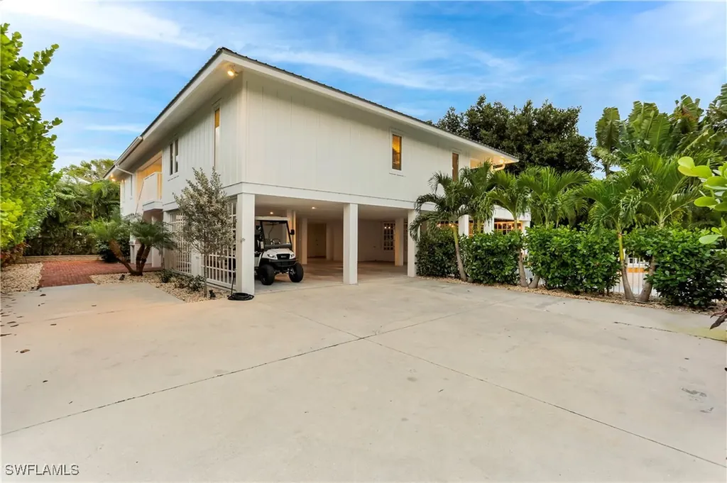 370 6th Avenue S Naples FL 34102