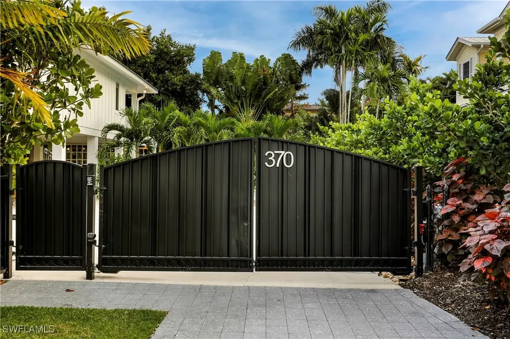 370 6th Avenue S Naples FL 34102