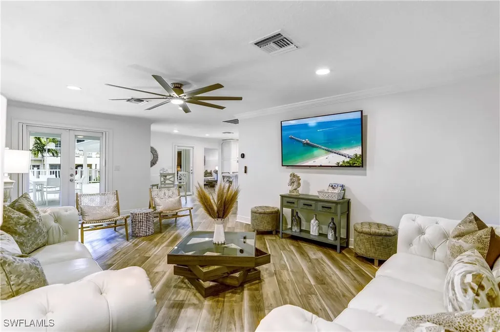 370 6th Avenue S Naples FL 34102