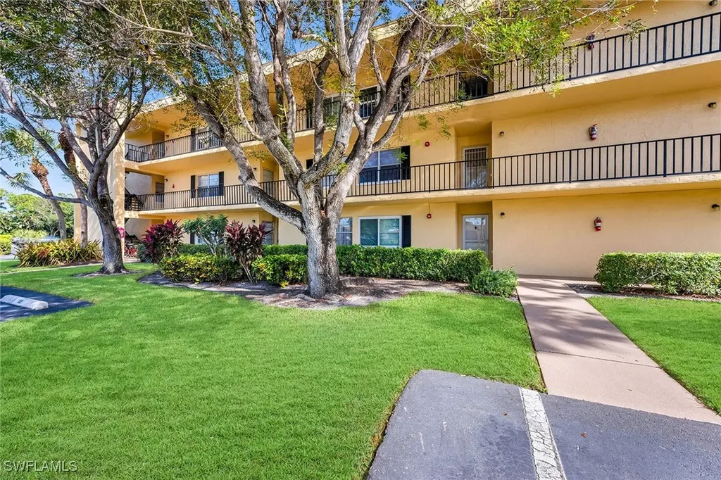 1086 Forest Lakes Drive Naples FL 34105
