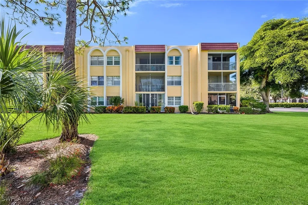 1086 Forest Lakes Drive Naples FL 34105