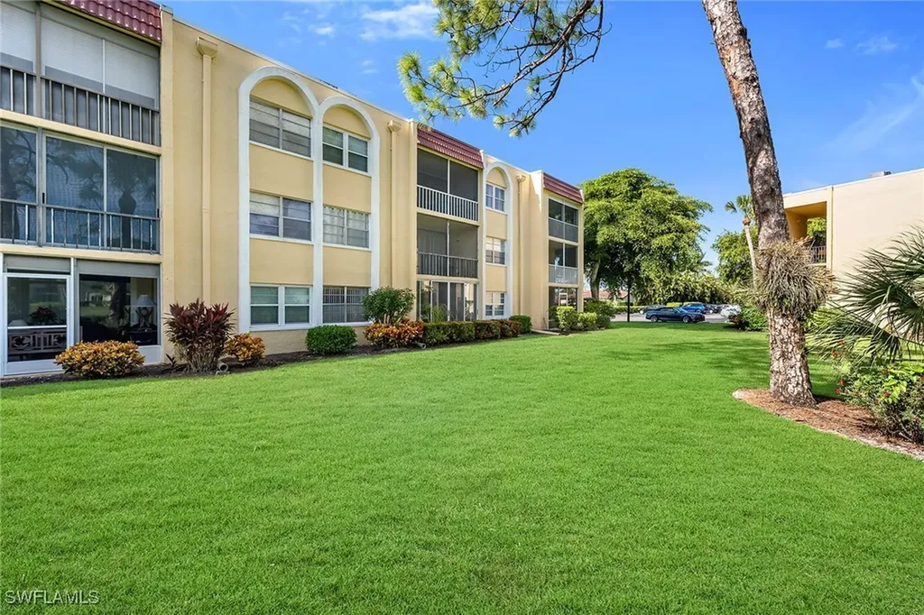 1086 Forest Lakes Drive Naples FL 34105