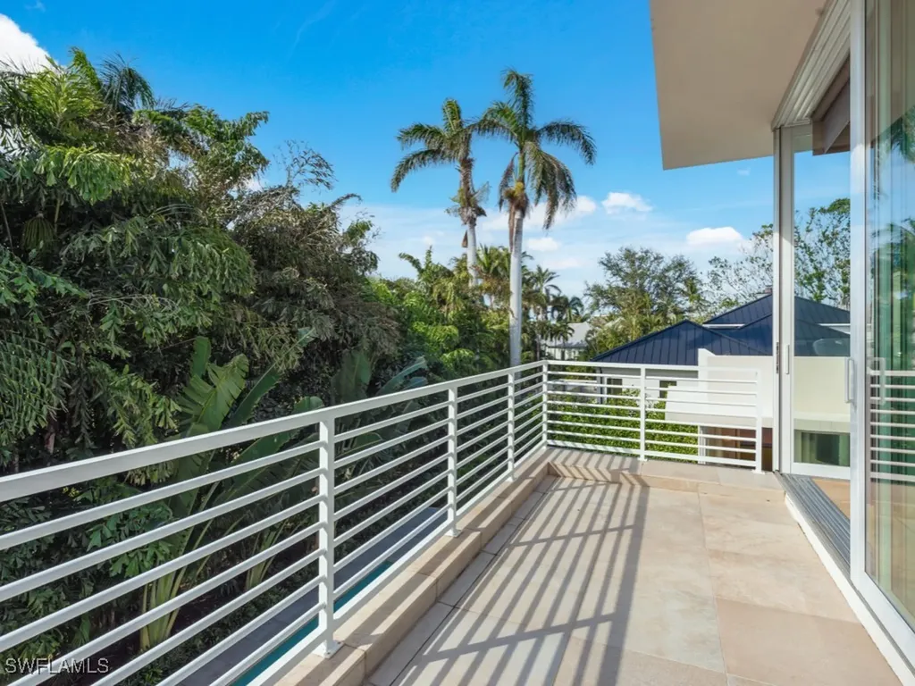 440 Spinnaker Drive Naples FL 34102