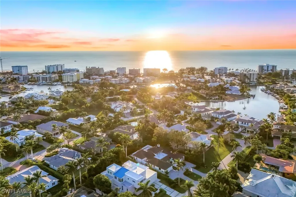 440 Spinnaker Drive Naples FL 34102