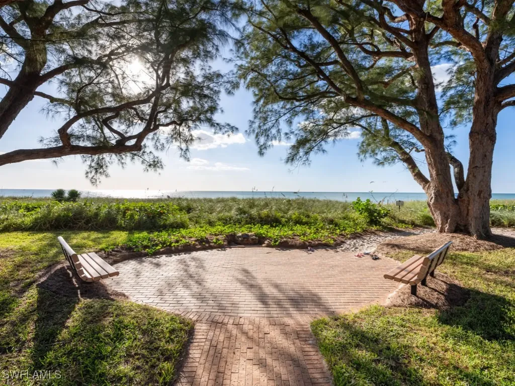 440 Spinnaker Drive Naples FL 34102