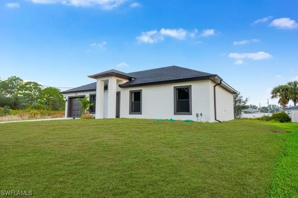 556 Woodview Drive Lehigh Acres FL 33972