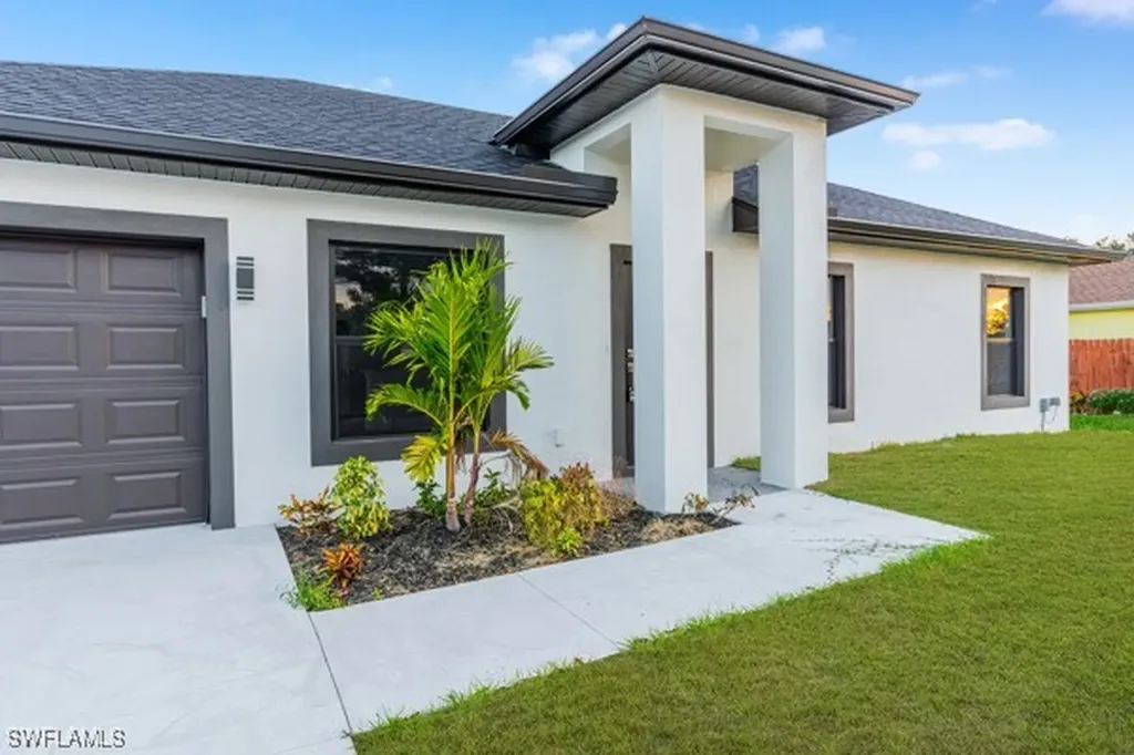 556 Woodview Drive Lehigh Acres FL 33972