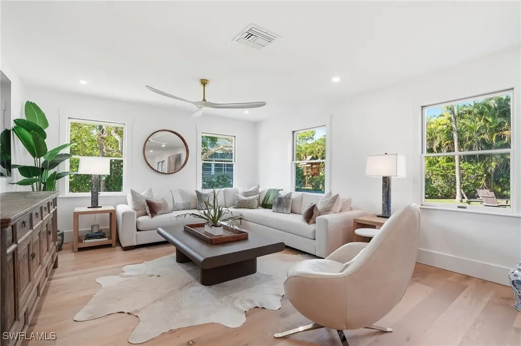 6260 Waxmyrtle Way Naples FL 34109