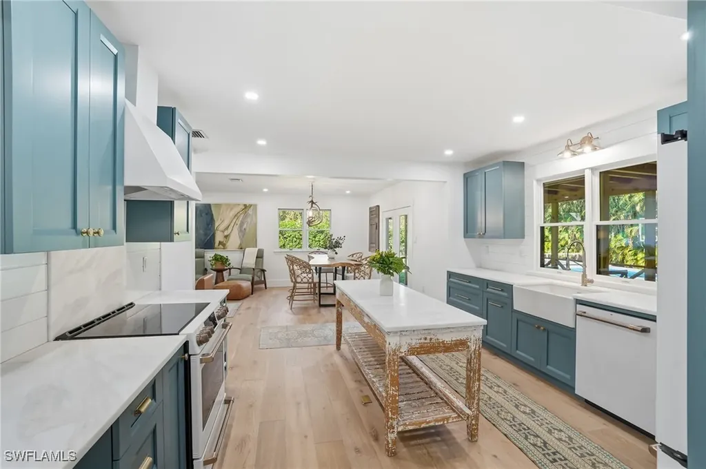 6260 Waxmyrtle Way Naples FL 34109